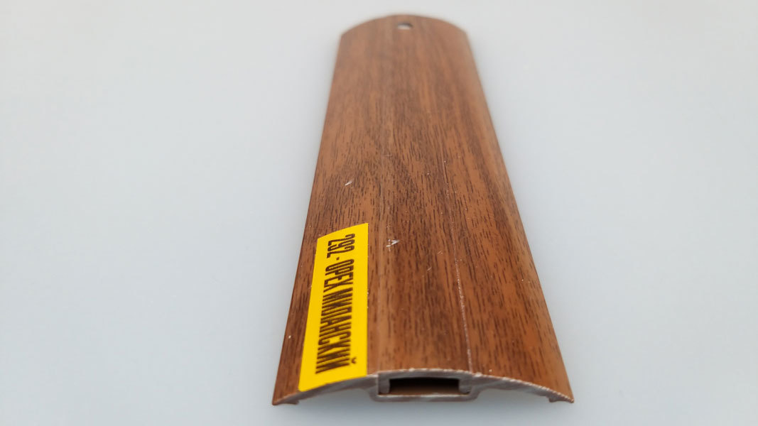 Ideal — Порог пластиковый Идеал 30x900 мм. 292 Орех миланский — Ideal, porogi dlya pola