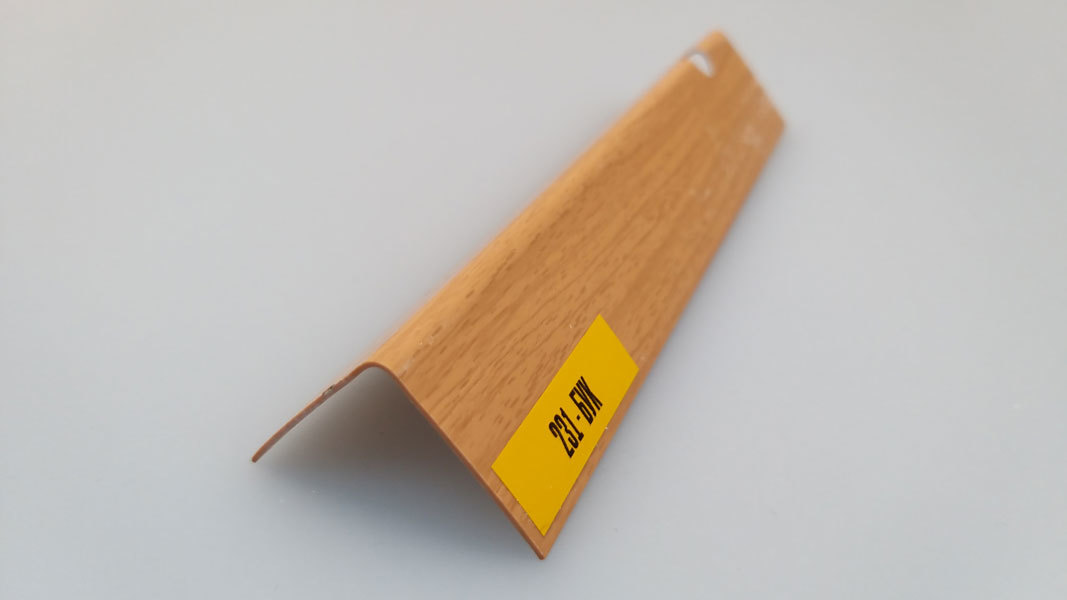 Ideal — Угол пластиковый Идеал 20х20х2700 мм. 231 Бук