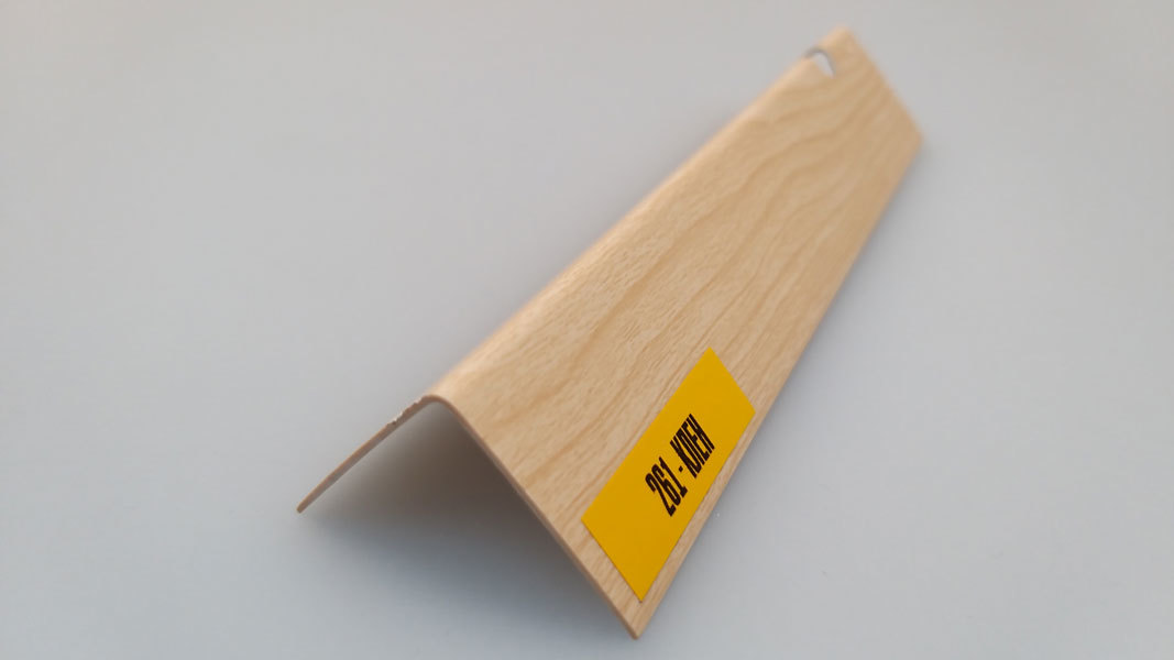 Ideal — Угол пластиковый Идеал 20х20х2700 мм. 261 Клен