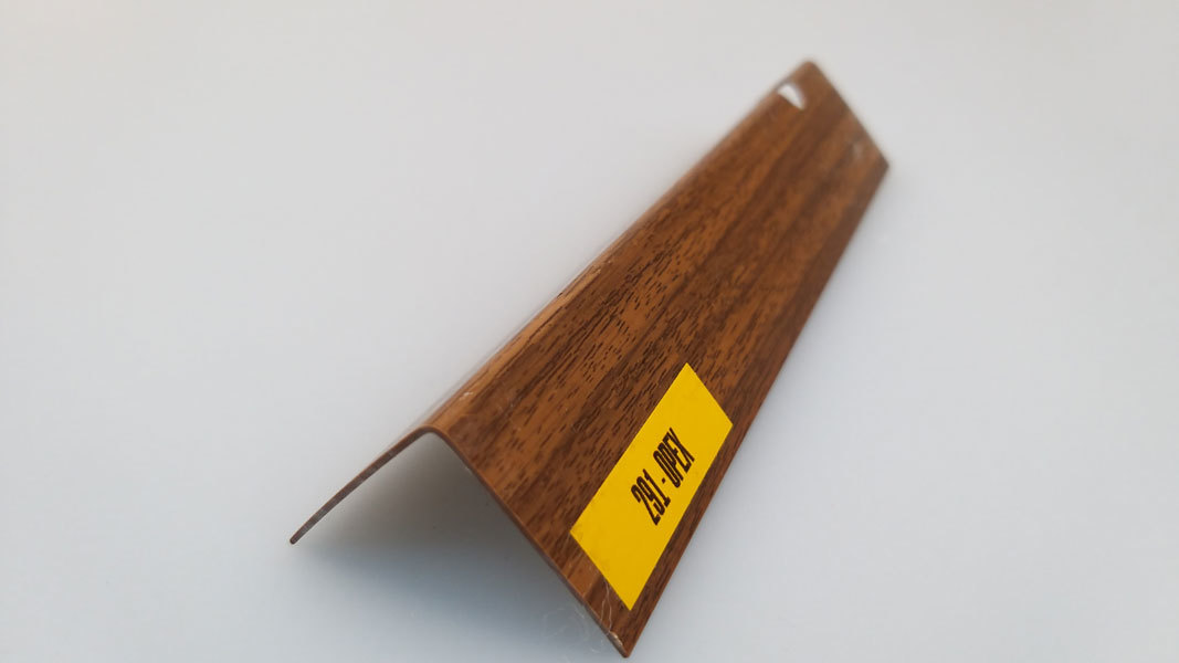 Ideal — Угол пластиковый Идеал 30х30х2700 мм. 291 Орех