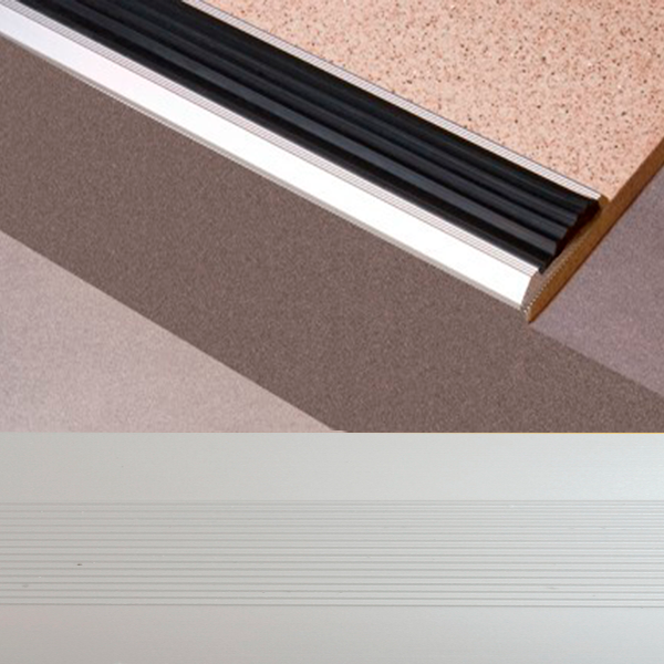 Ideal — Плоский алюминиевый порог Серебро 41.7х3.9х900 мм. Пластал Д15 с резиновой вставкой для защиты ступеней