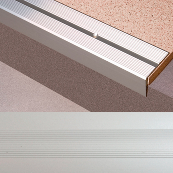 Ideal — Угловой алюминиевый порог Серебро 40х20х2700 мм. Пластал Д13 для защиты кромки ступеней лестниц